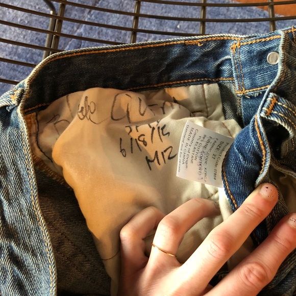 Size 27 (fits 26-28) Levi's ankle frayed jeans - Picture 3 of 8